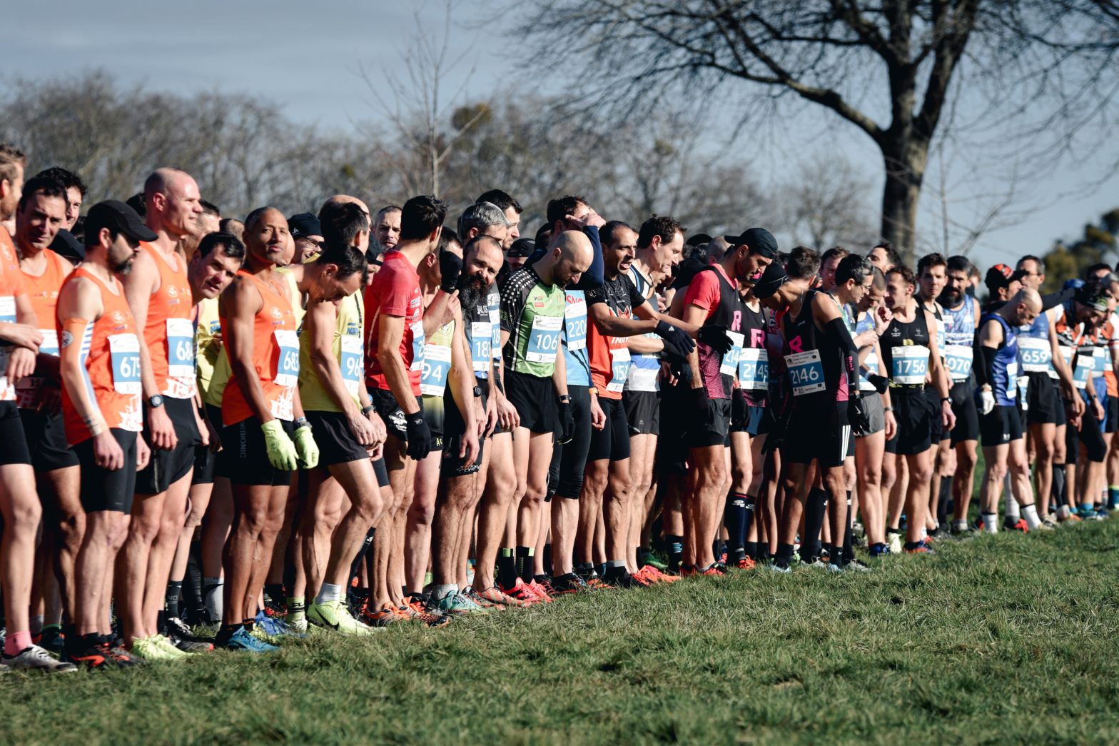 Coureurs sur la ligne de départ pour les quarts de finale du championnat de France de Cross-country