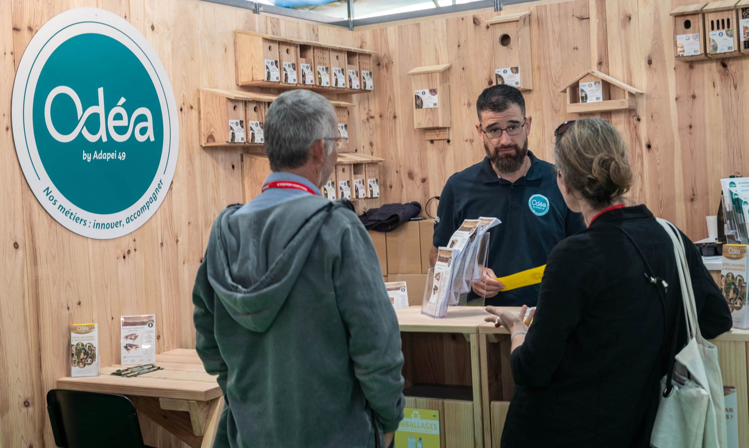 Stand Odéa au salon Atlantica, échanges avec des visiteurs